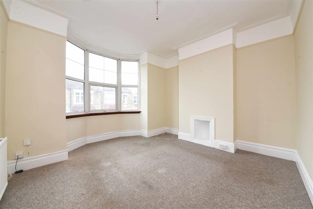 Property photo 2 of 10 30_Kitchener_Road_Pic_9.Jpg