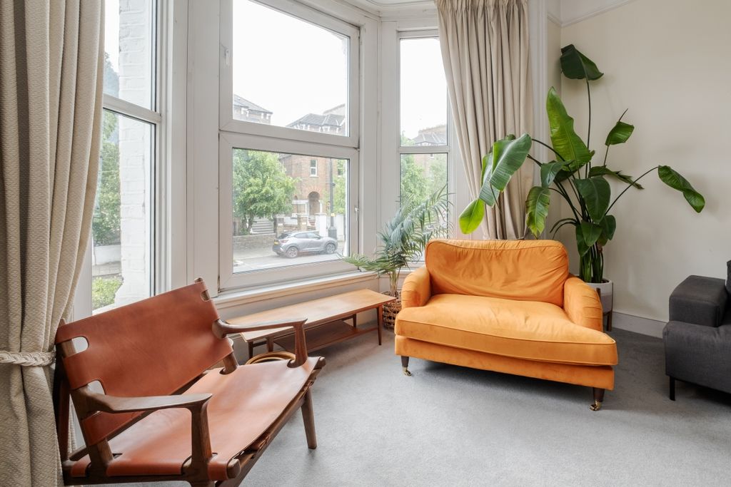 Property photo 3 of 14 Lordship Park