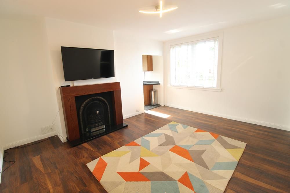 Property photo 1 of 13 Lounge