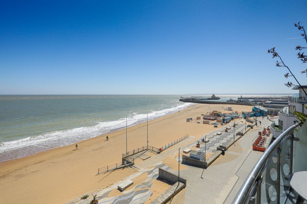 Additional image 10 of 3 bed flat for sale2 Beach Drive, Ramsgate CT11