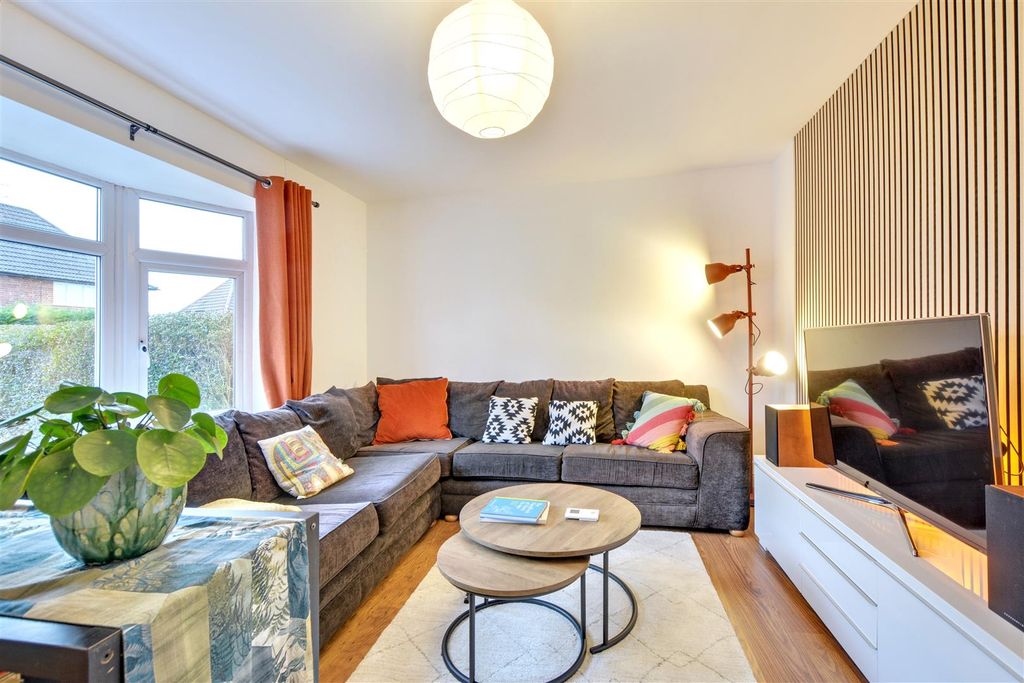 Property photo 2 of 21 Lounge_2.Jpeg