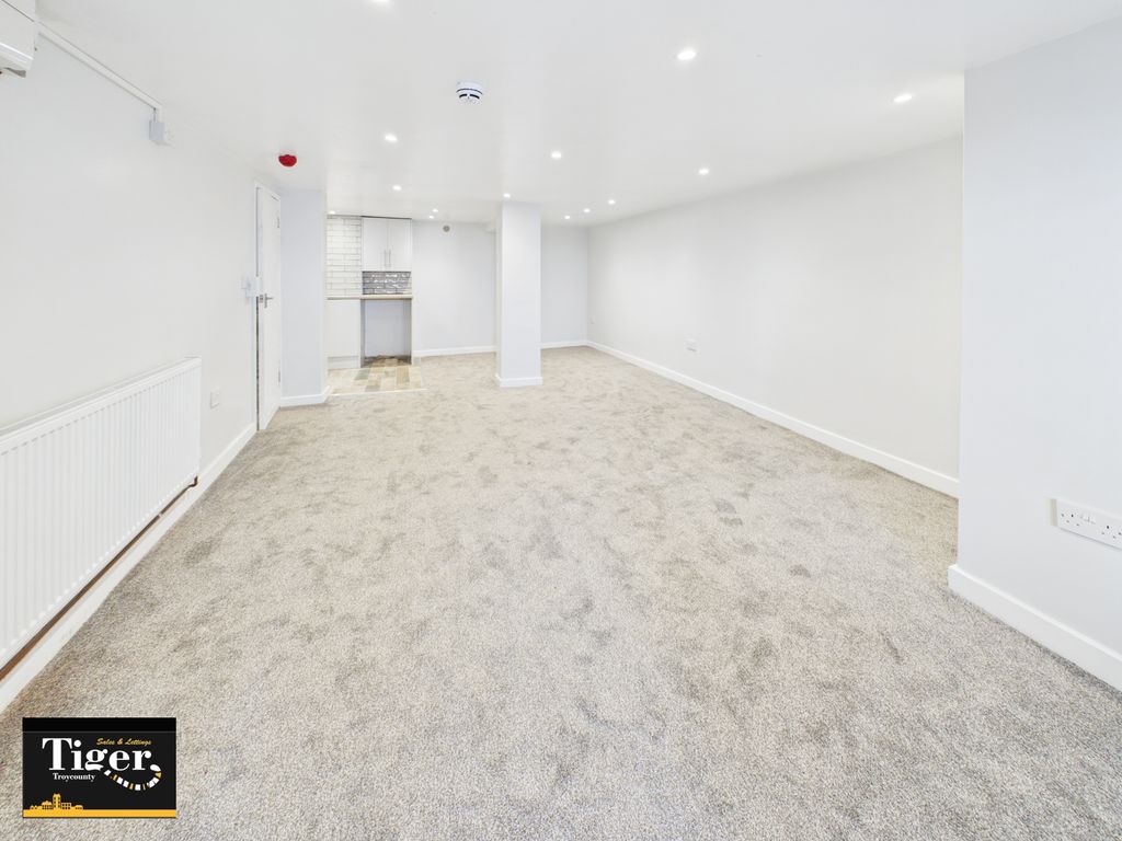 Property photo 3 of 7 Cam01931G0-Pr0403-Still003