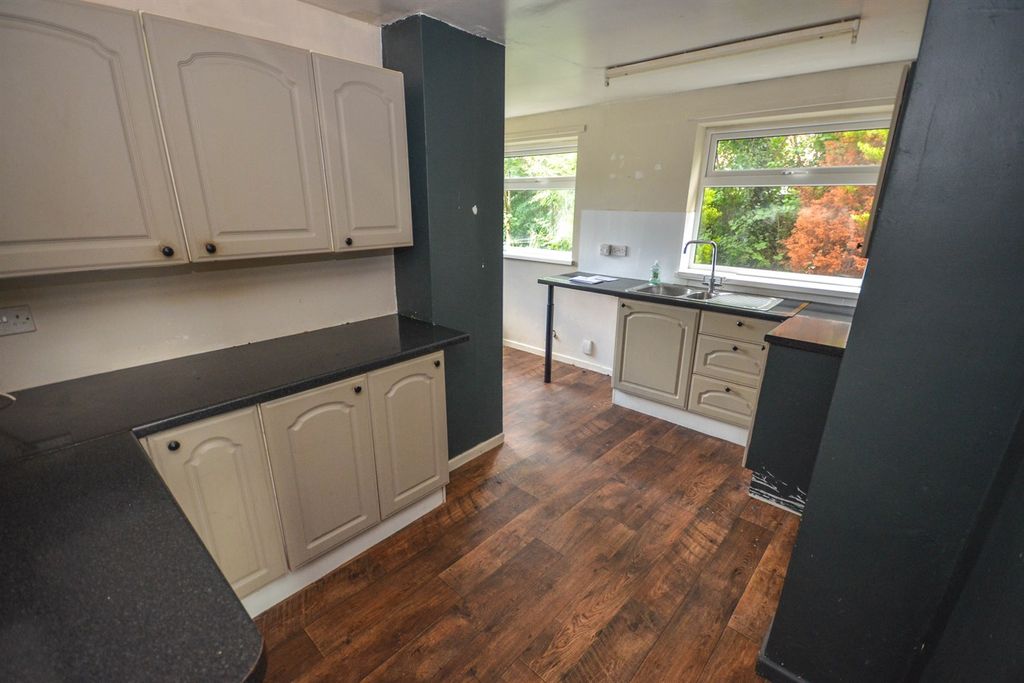 Property photo 2 of 18 Kitchen