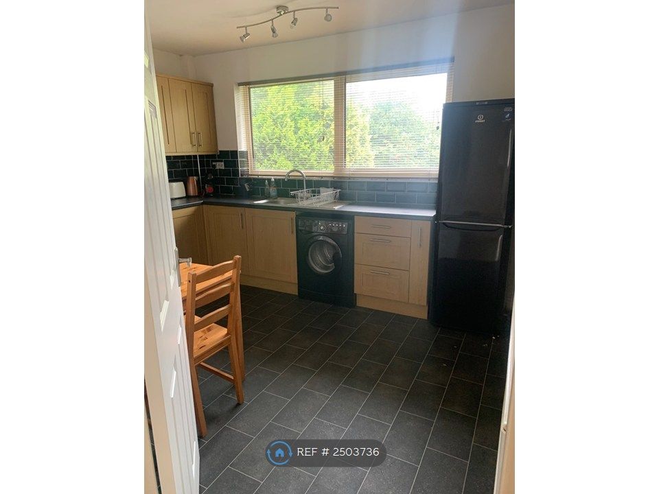Property photo 3 of 11 Kitchen