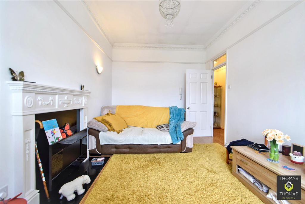 Property photo 3 of 7