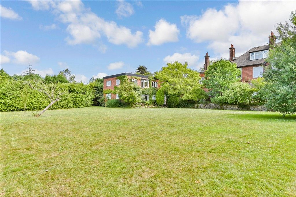 Property photo 2 of 13 Communal Gardens