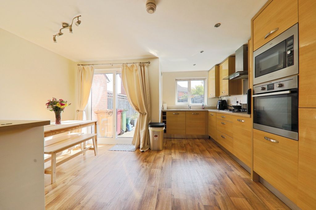 Property photo 2 of 16 4391305