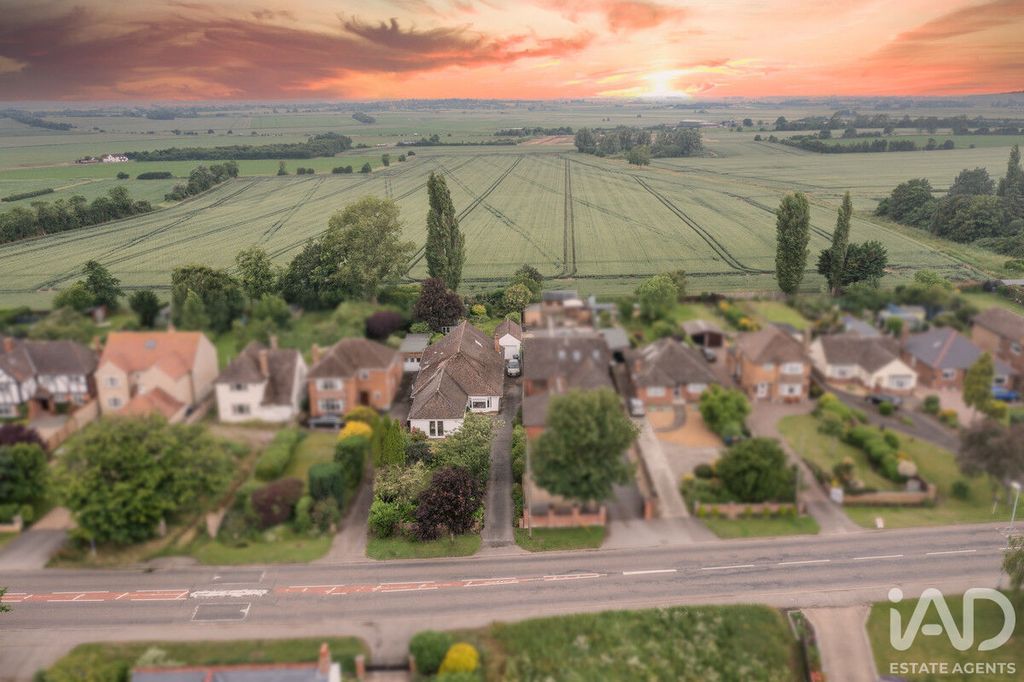 Property photo 2 of 43