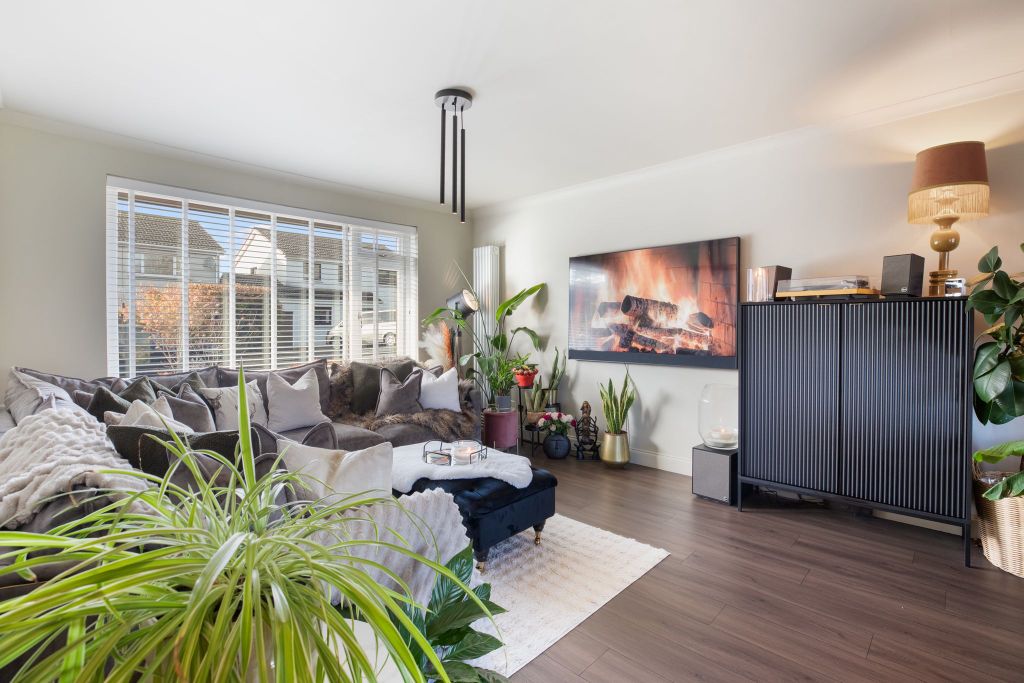 Property photo 2 of 18 Living Room