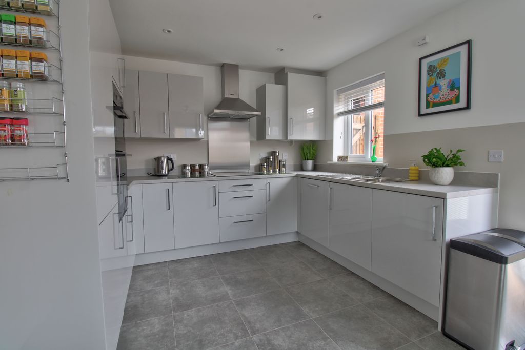 Property photo 3 of 22 B2