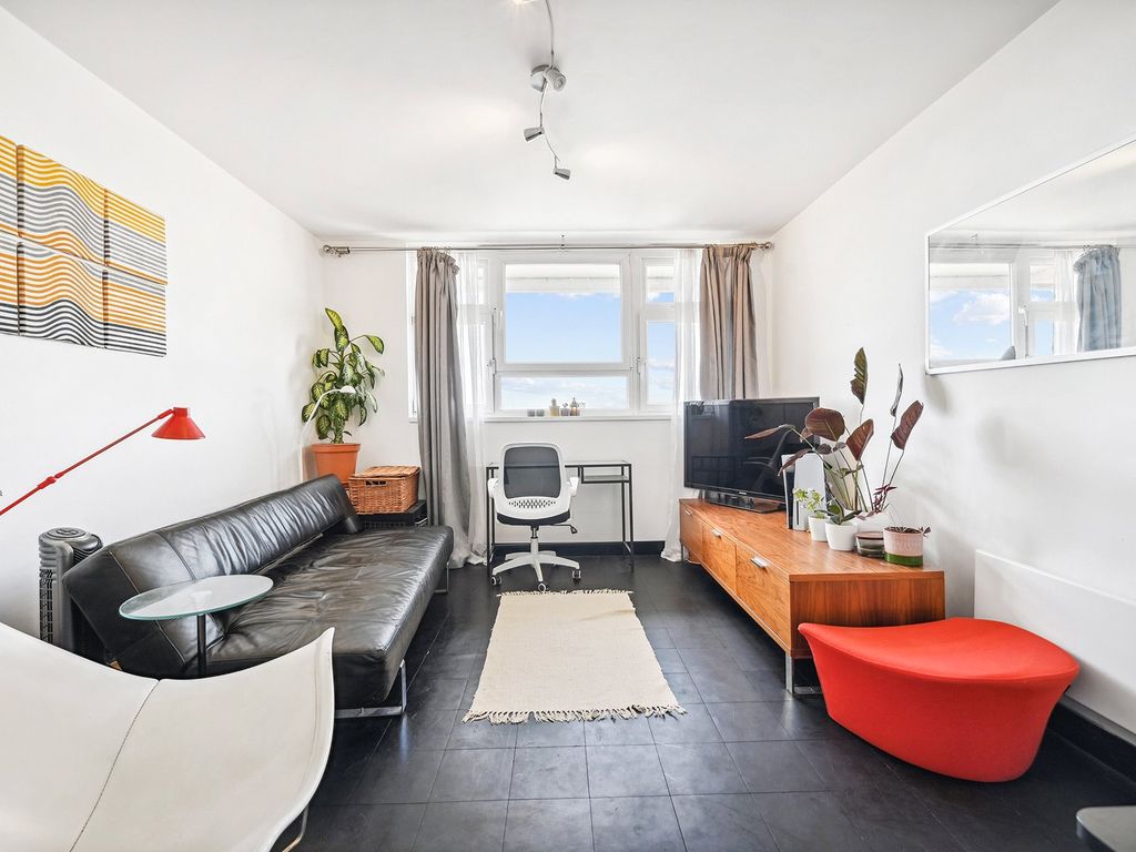 Property photo 1 of 11 Peregrine House