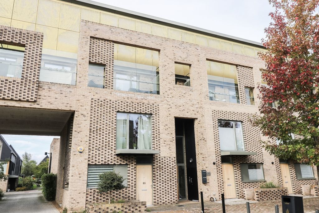 Property photo 1 of 11 Apartment Building