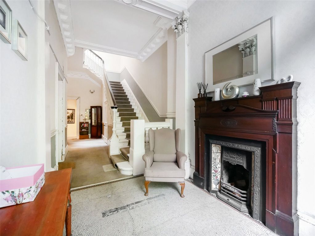 Property photo 2 of 13 Communal Entrance