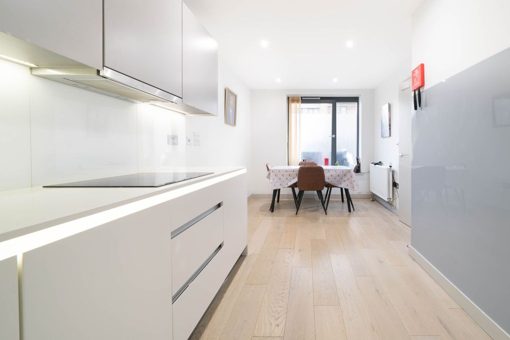 Property photo 3 of 12 Kitchen/Diner