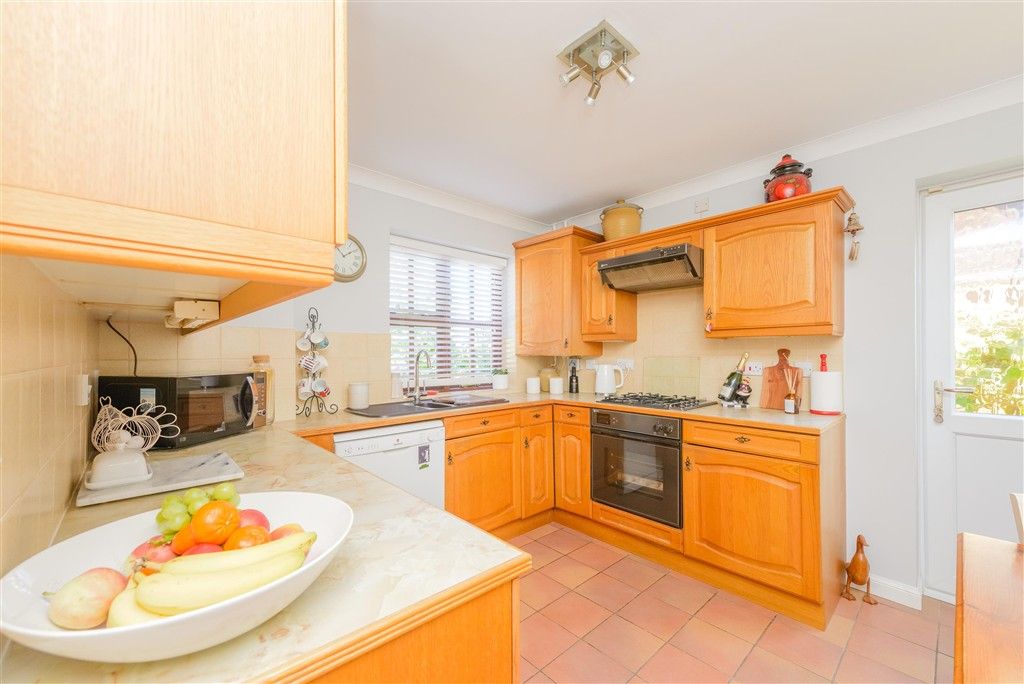 Property photo 3 of 17 Kitchen