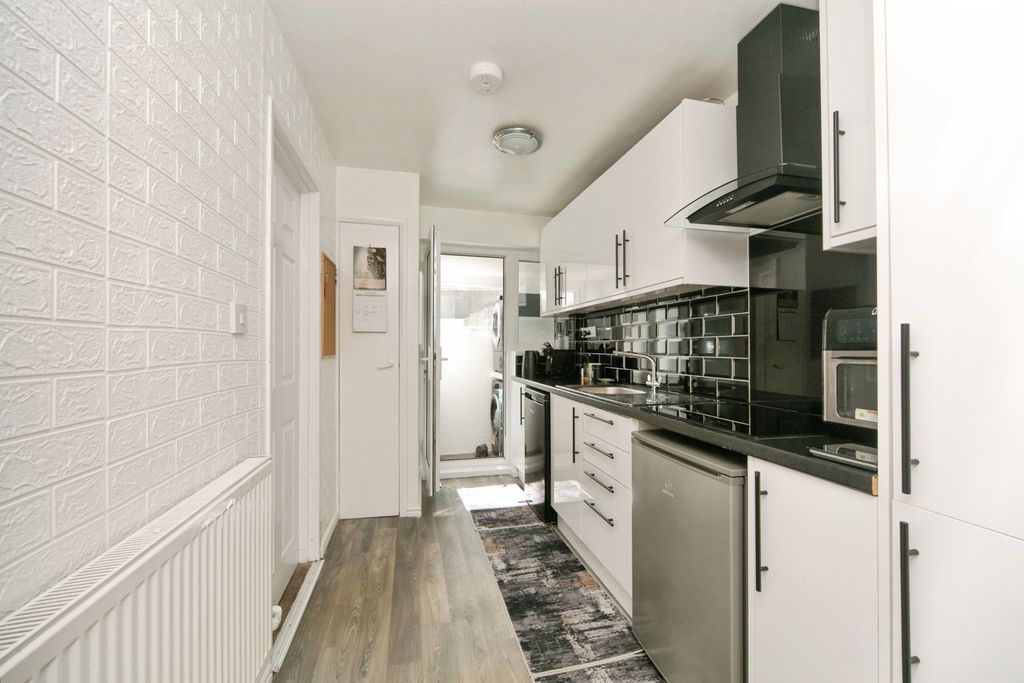 Property photo 3 of 15 Pbox-Img.Jpg