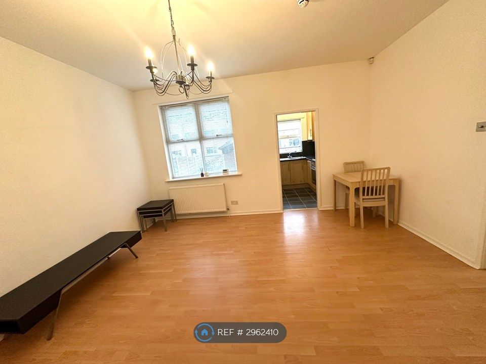 Property photo 3 of 5 Flat 2 Living Room