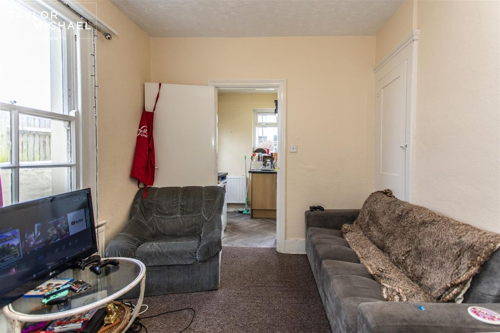 Property photo 3 of 17 Living Room