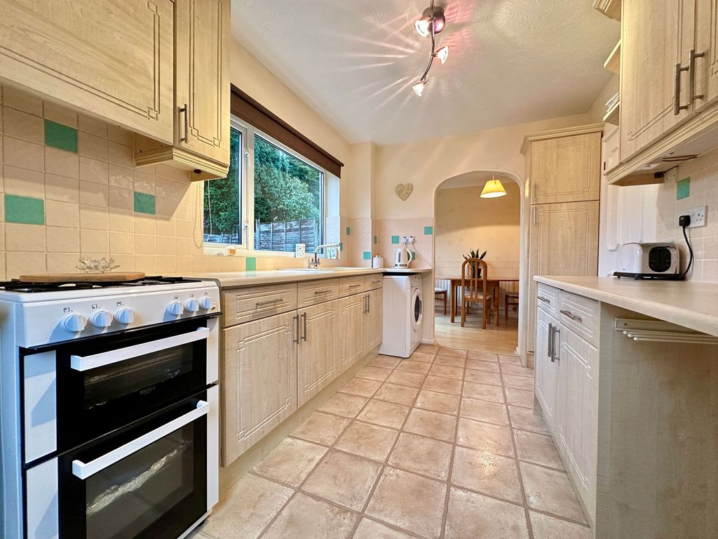 Property photo 3 of 12 Kitchen