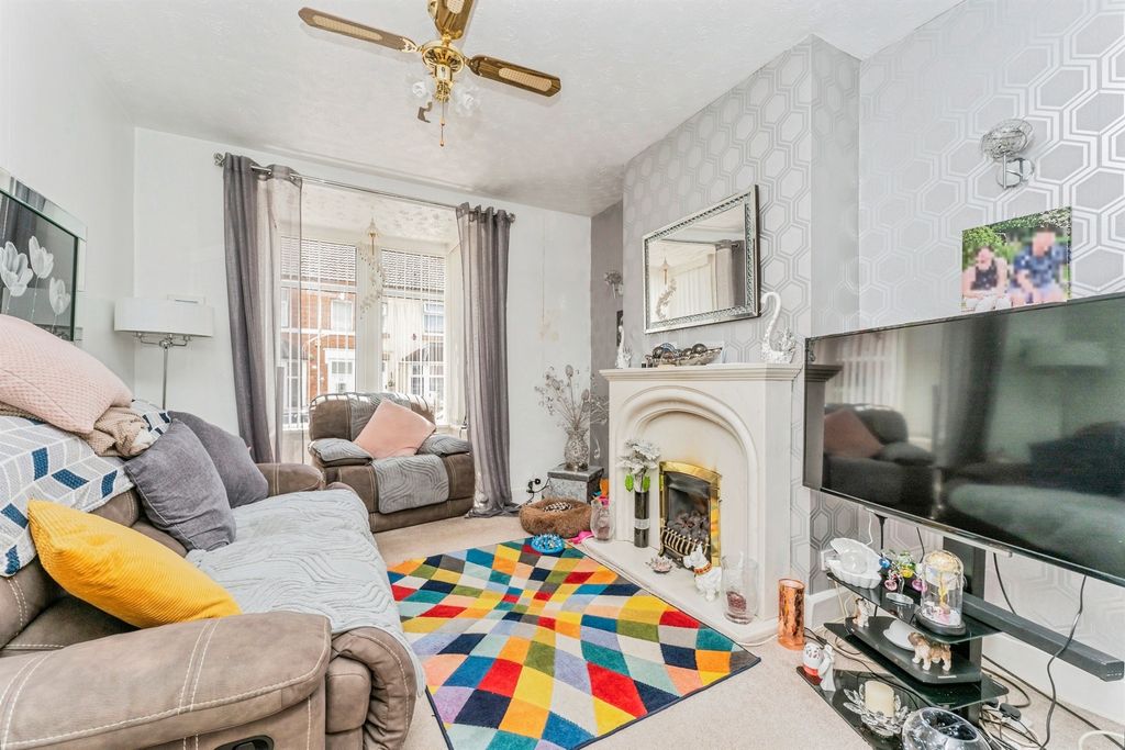 Property photo 2 of 17