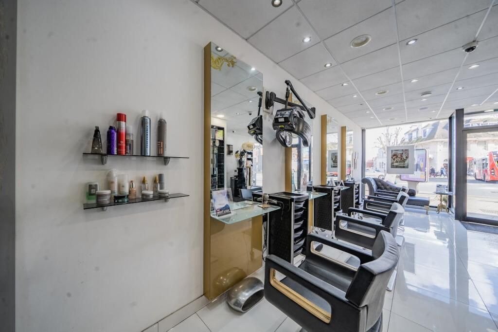 Property photo 2 of 6 Photo 4