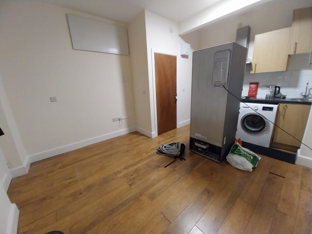 Property photo 3 of 6 Before Tenant Moved In