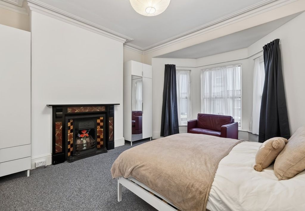 Property photo 2 of 6 002 Bedroom 1