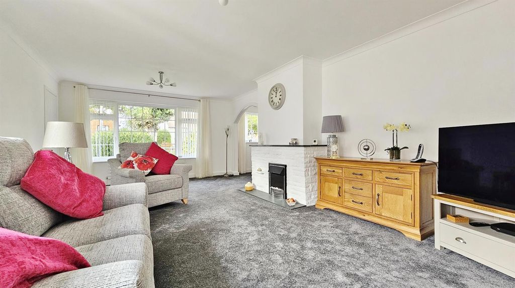 Property photo 2 of 29 Lounge