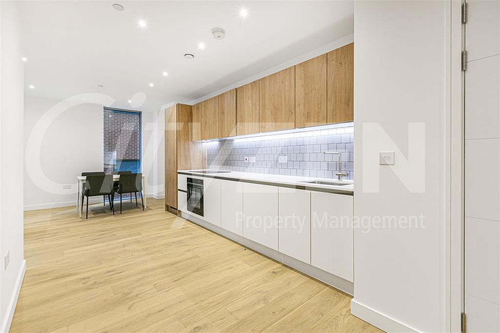 Property photo 2 of 34 Reception