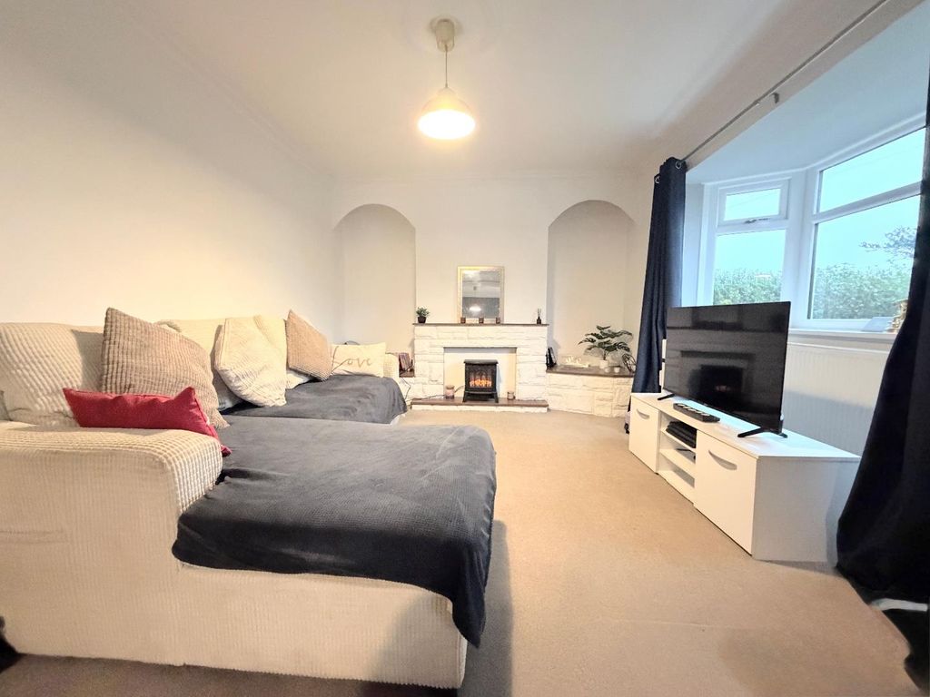 Property photo 2 of 7 Lounge