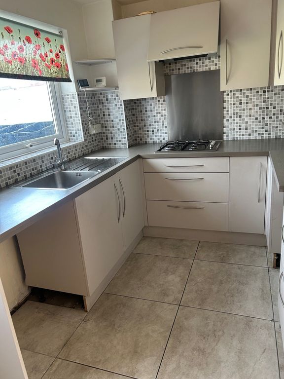 Property photo 3 of 11 Kitchen