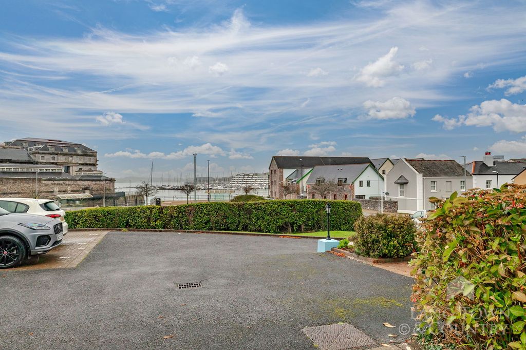 Property photo 2 of 14