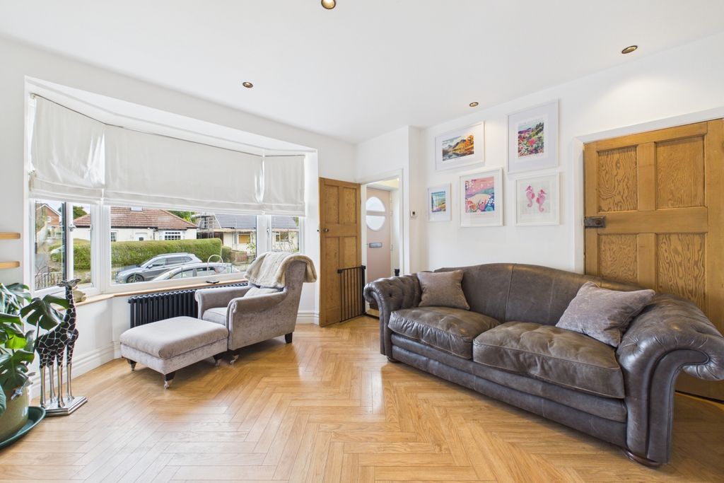 Property photo 2 of 17 Lounge