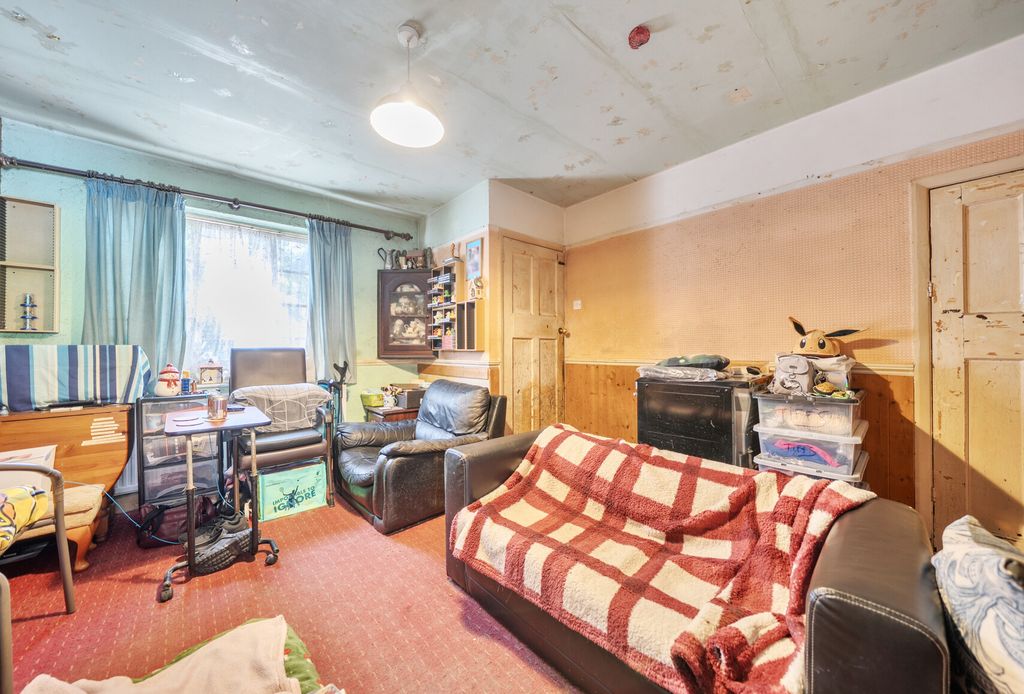 Property photo 2 of 14 1480211-9-6A425De...
