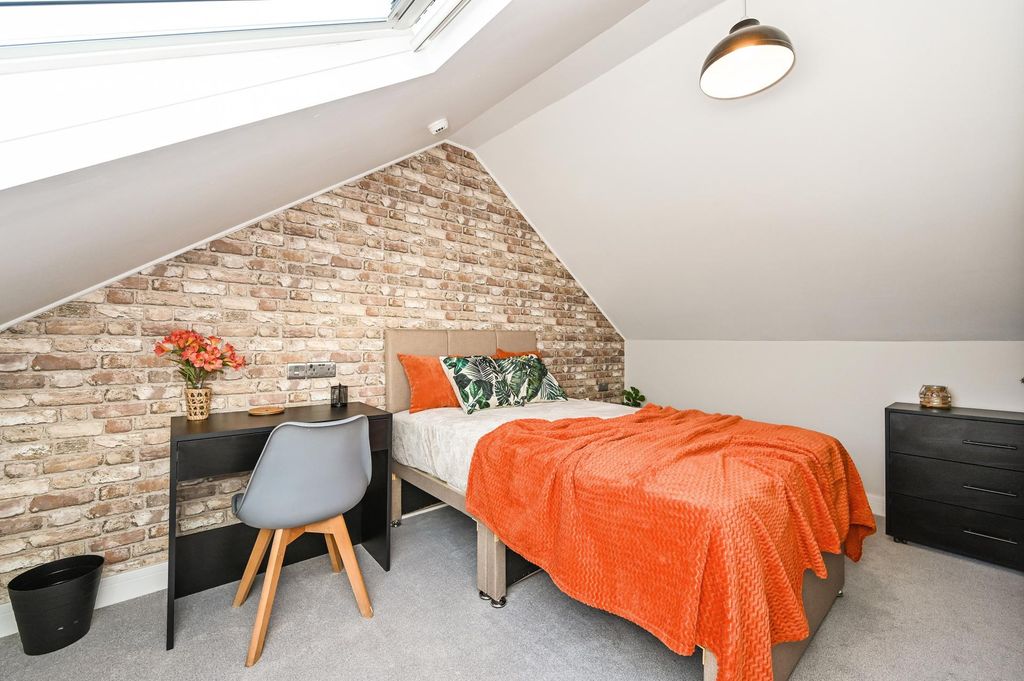 Property photo 3 of 9 Photo 2