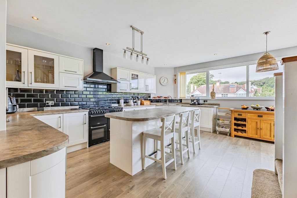 Property photo 2 of 47