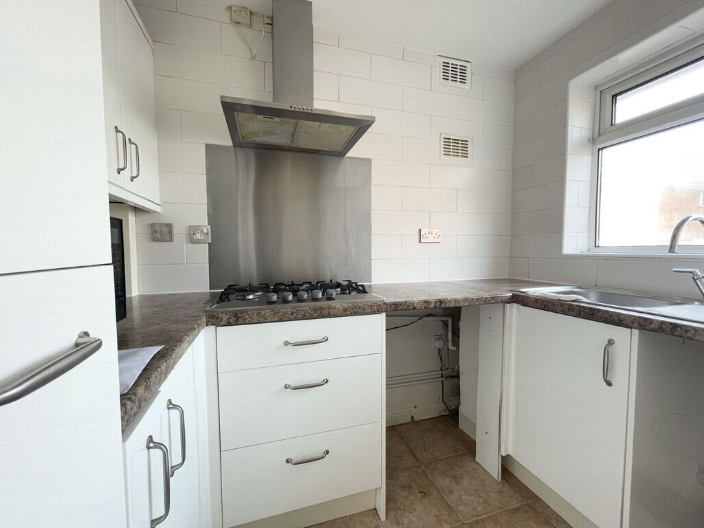Property photo 3 of 8 Kitchen