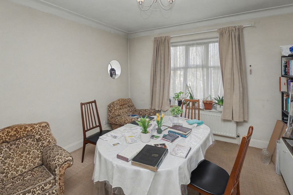 Property photo 2 of 7 27 Cazenove Mansions, Cazenove Road, Stamford Hill, London, N16 6Ar