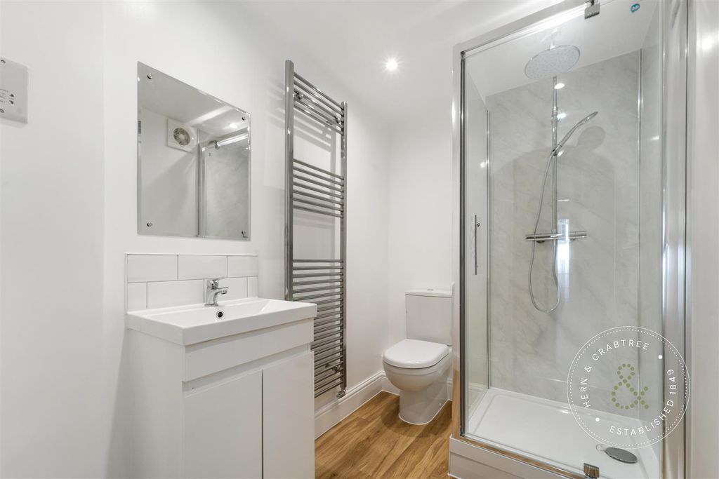 Property photo 1 of 8 207 Cathedral Rd Flat 2-1.Jpg