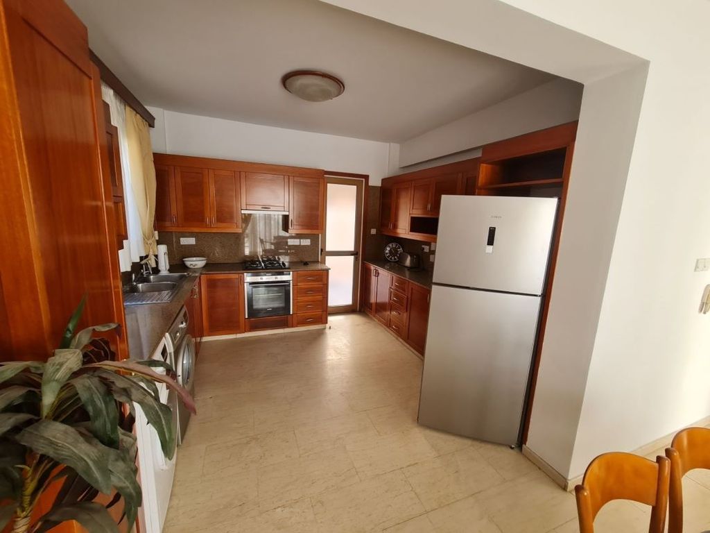 Property photo 3 of 27