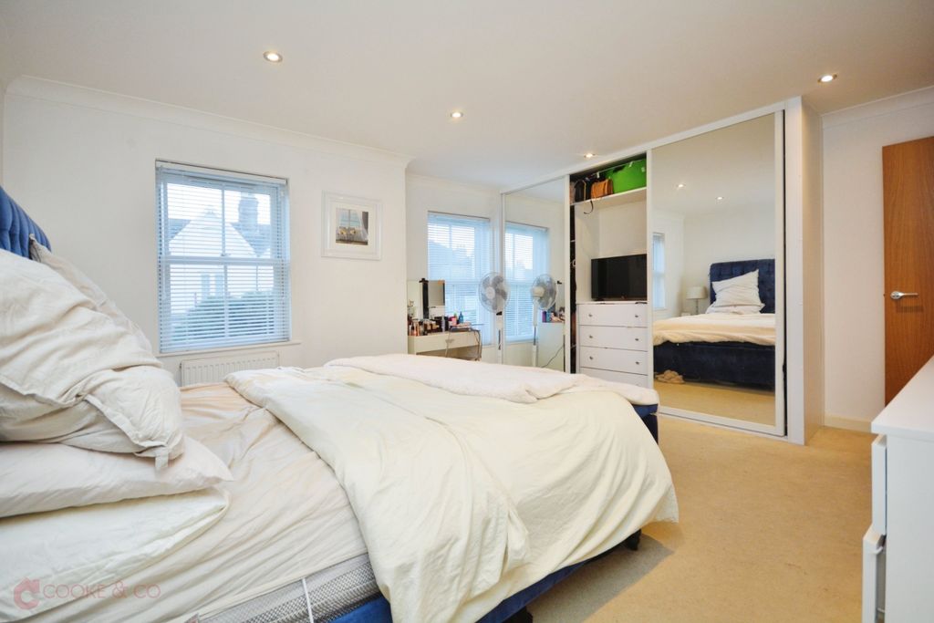 Property photo 3 of 11