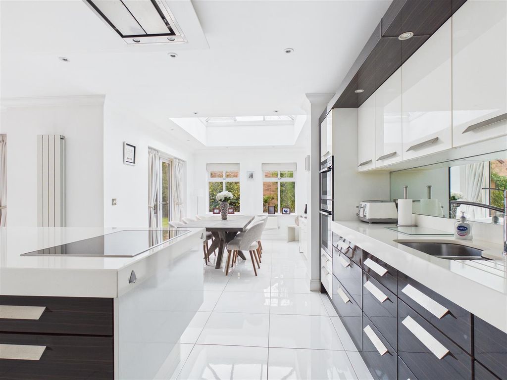 Property photo 2 of 27 Cam04090G0-Pr0164-Still004.Jpg