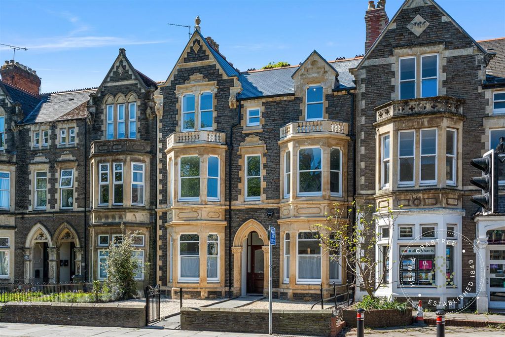 Property photo 2 of 8 207 Cathedral Rd Flat 2-8.Jpg