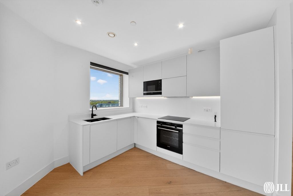 Property photo 3 of 14 Kitchen