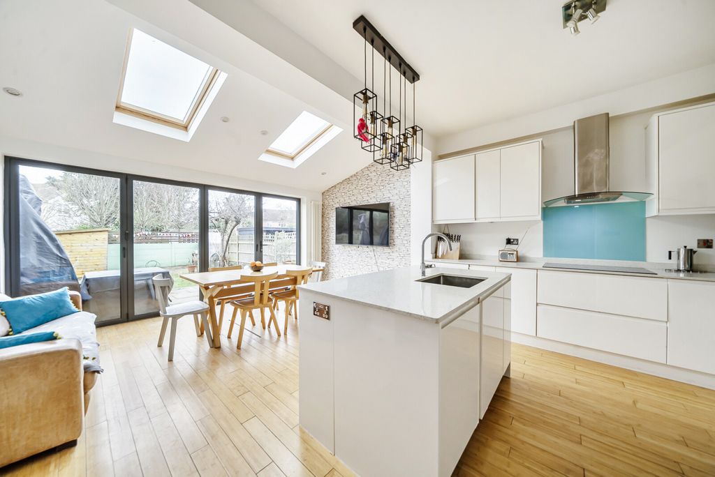 Property photo 1 of 14 Kitchen/Dining Room