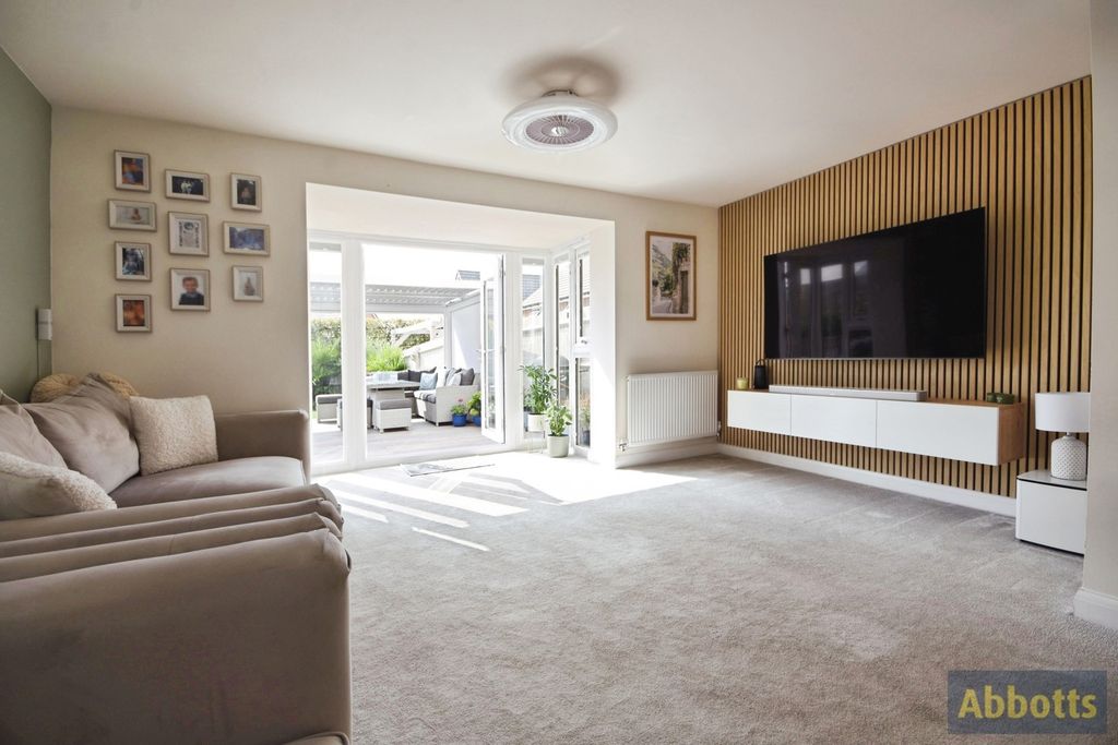 Property photo 2 of 26 Pbox-Img.Jpg