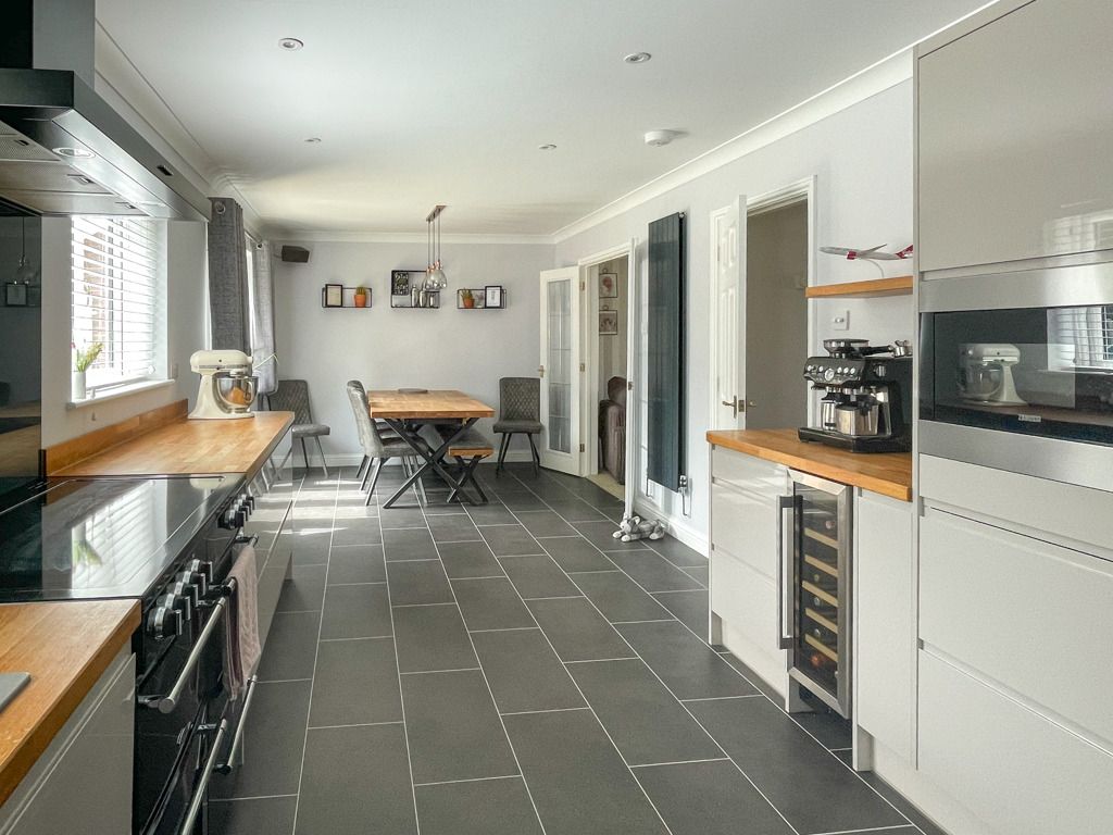 Property photo 3 of 21 3916994
