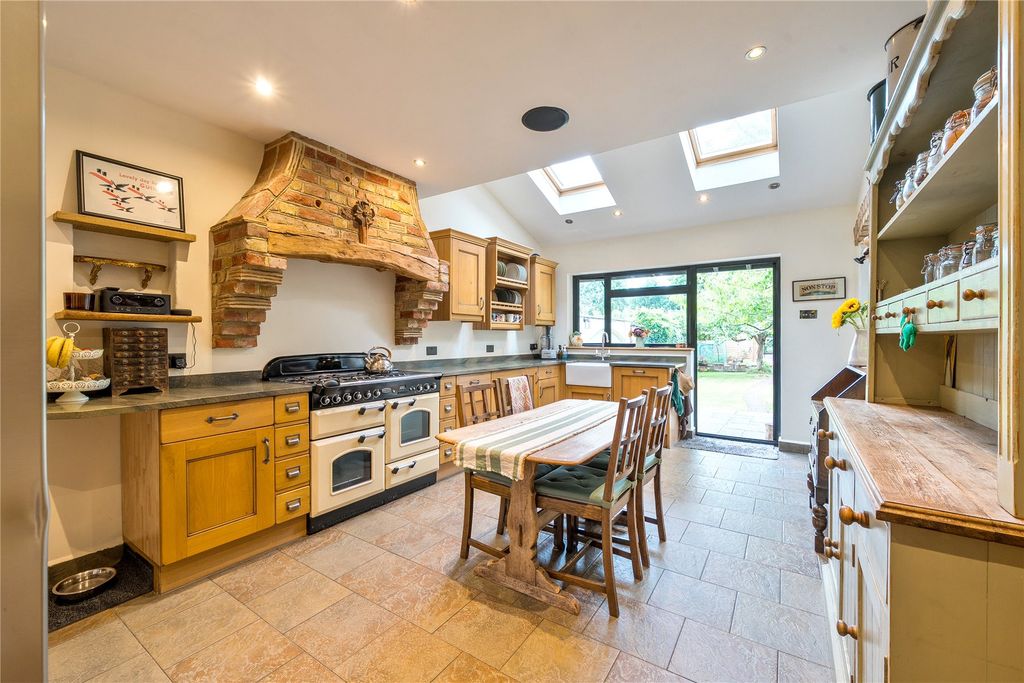 Property photo 3 of 25 Picture No. 02