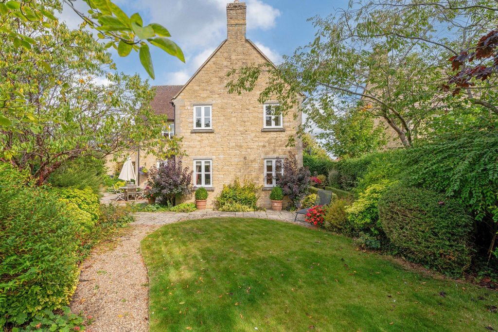 Property photo 2 of 18