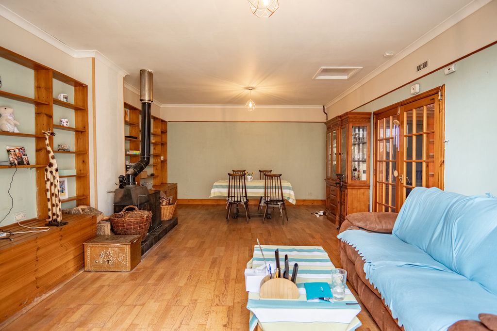 Property photo 2 of 28